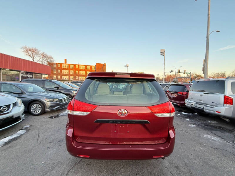 2011 Toyota Sienna Base 7-Passenger