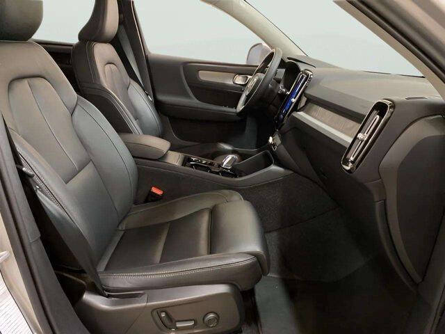 2025 Volvo XC40 B5 Plus Bright Theme