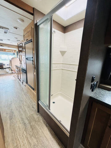 2017 Thor Motor Coach Hurricane 31S