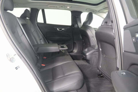 2024 Volvo V60 Cross Country B5 Plus