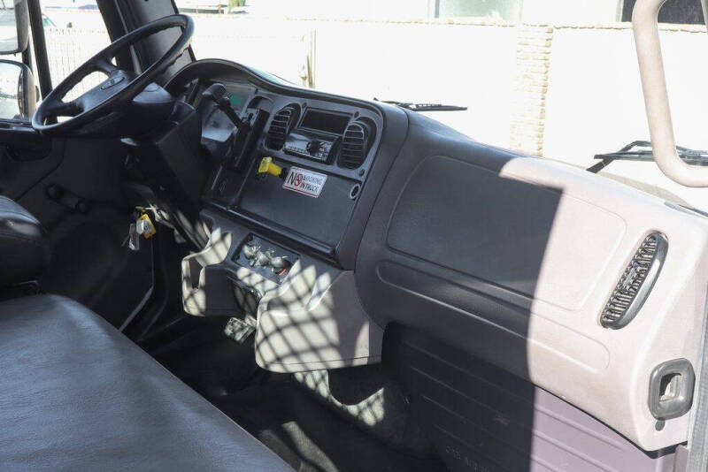 2019 Freightliner M2 106