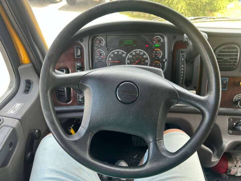 2020 Freightliner M2 106