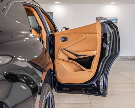 2026 Aston Martin DBX 707