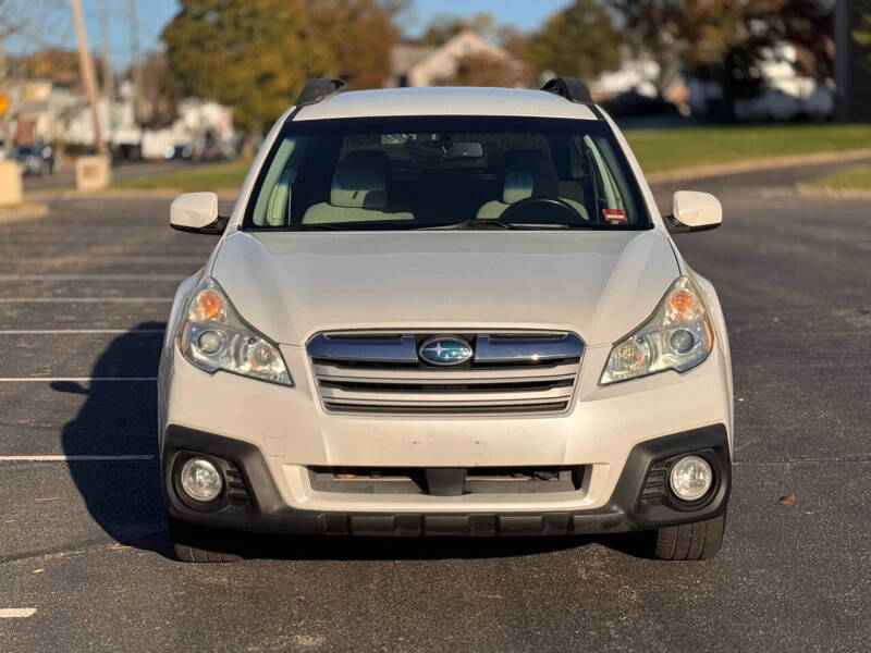 2013 Subaru Outback Premium photo 2