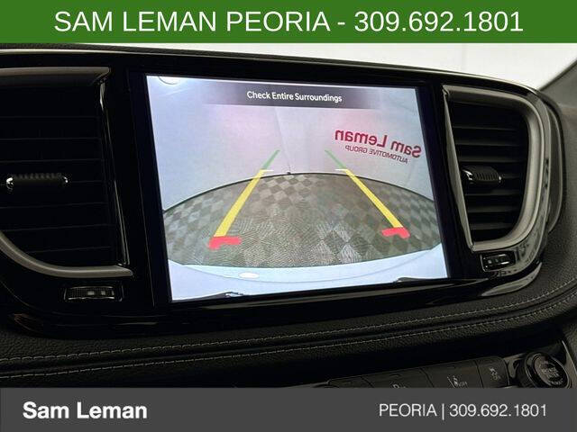 2027 Chrysler Pacifica Select