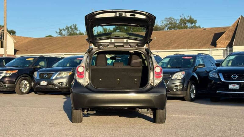 2014 Toyota Prius c Two