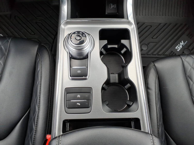 2024 Ford Edge Titanium