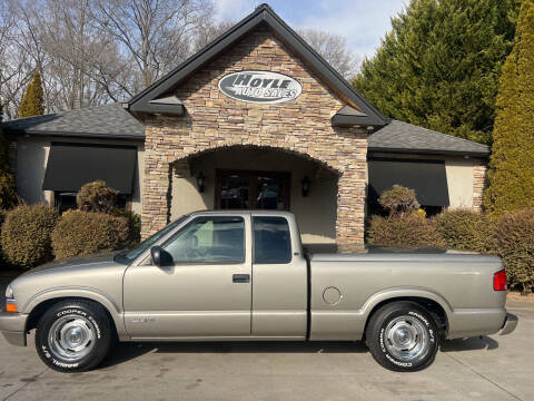 2000 Chevrolet S-10 for sale at Hoyle Auto Sales in Taylorsville NC