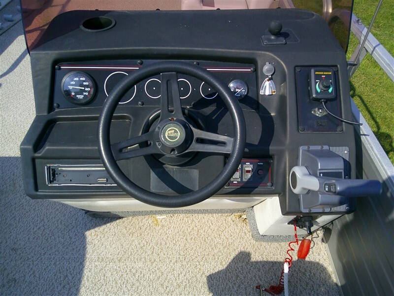 1990 Lowe Boats 242 PONTOON