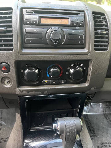 2011 Nissan Pathfinder LE