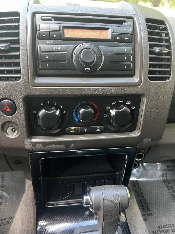 2011 Nissan Pathfinder LE