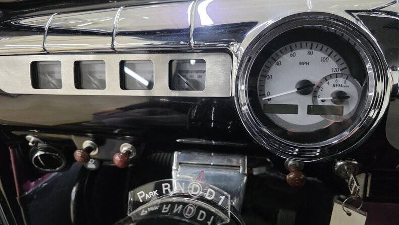 1942 Ford Super Deluxe