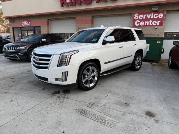 2016 Cadillac Escalade Luxury's photo