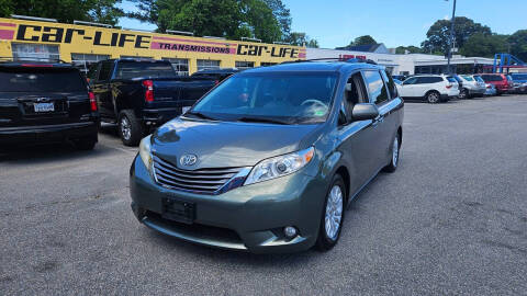 2014 Toyota Sienna XLE 7-Passenger Auto Access Seat