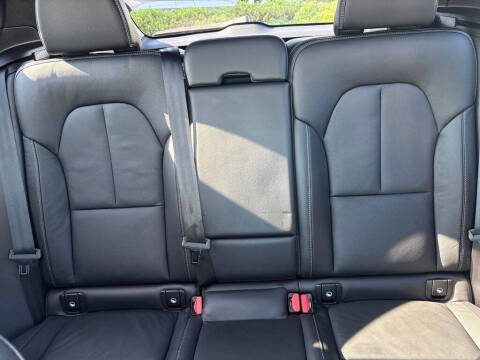 2024 Volvo XC40 B5 Plus Bright Theme