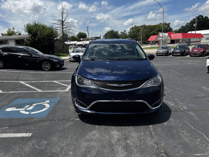 2017 Chrysler Pacifica Touring-L