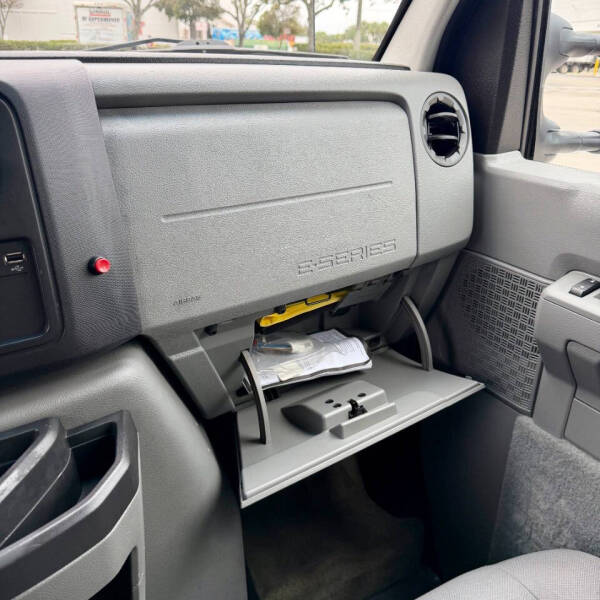 2011 Ford E-350