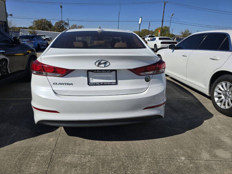 2017 Hyundai Elantra SE