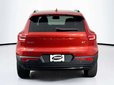 2023 Volvo XC40 B5 Ultimate Dark Theme