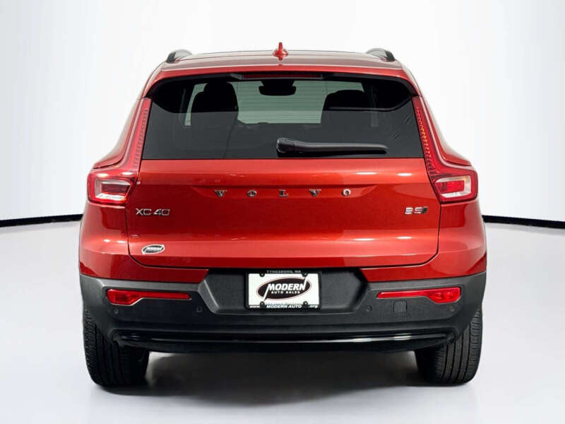2023 Volvo XC40 B5 Ultimate Dark Theme