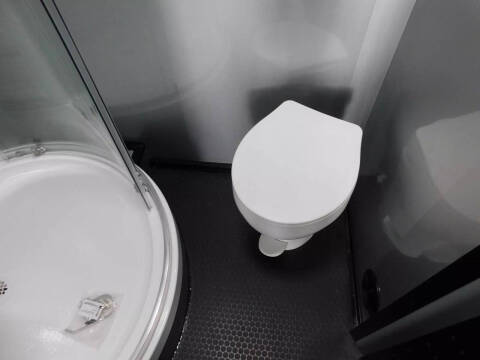 2026 United Trailers 53' Full Bathroom