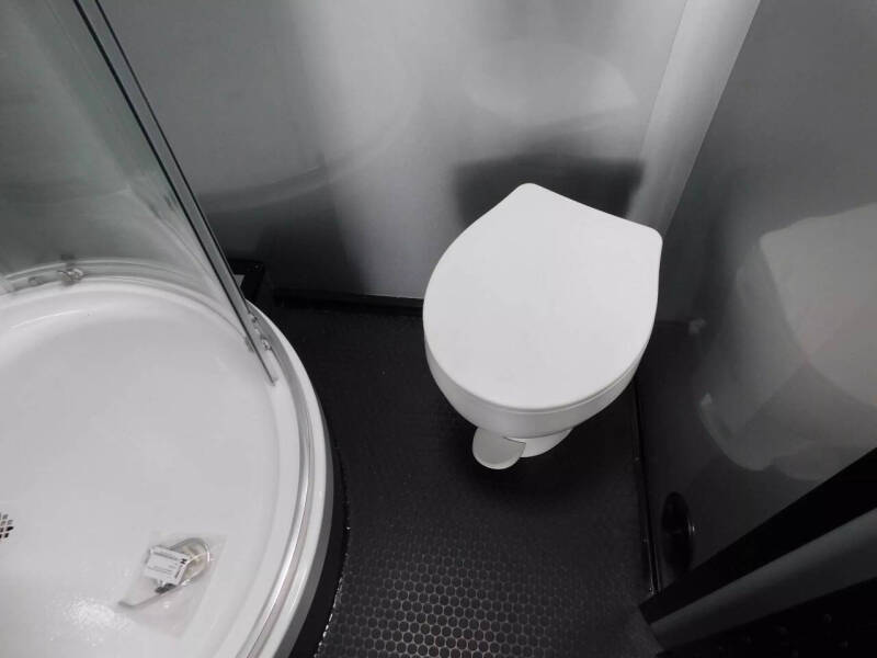 2026 United Trailers 53' Full Bathroom