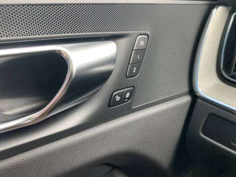 2025 Volvo XC60 B5 Plus Dark Theme