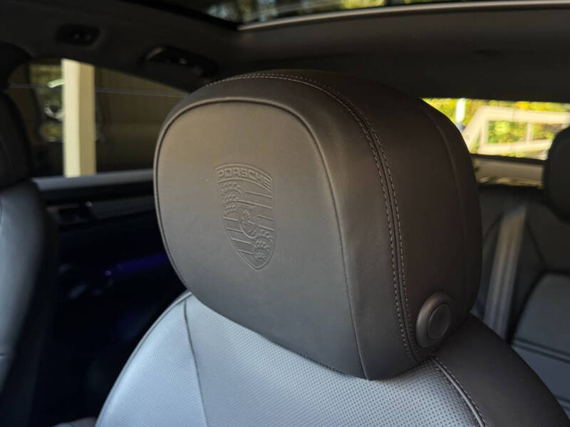 2023 Porsche Cayenne Coupe Platinum Edition