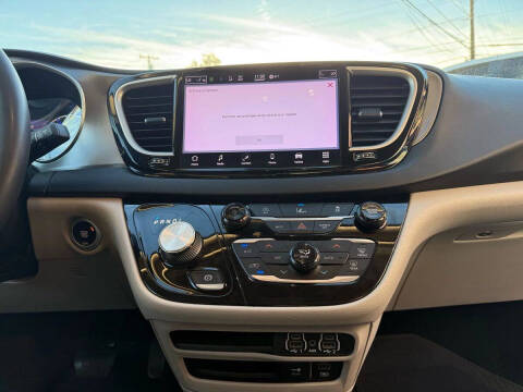 2022 Chrysler Pacifica Touring L