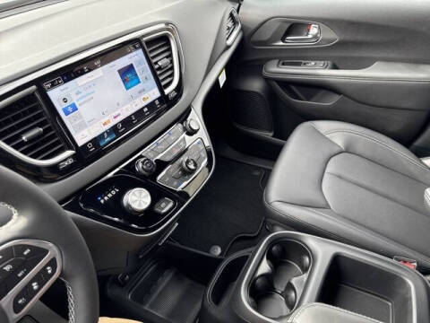 2026 Chrysler Voyager LX