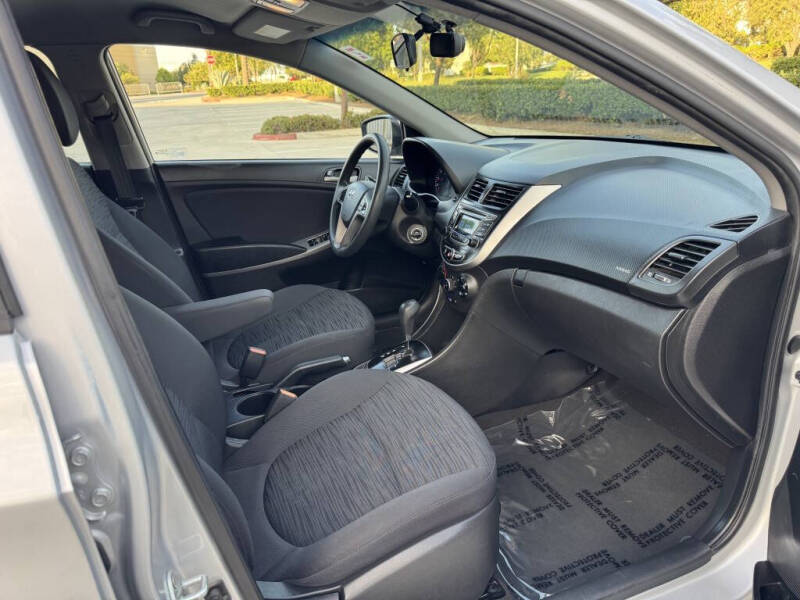 2017 Hyundai Accent SE