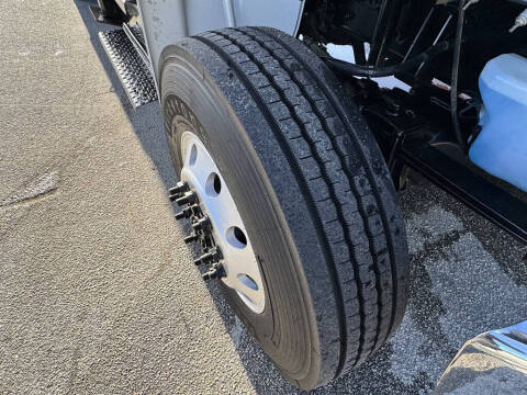 2017 Freightliner M2 106