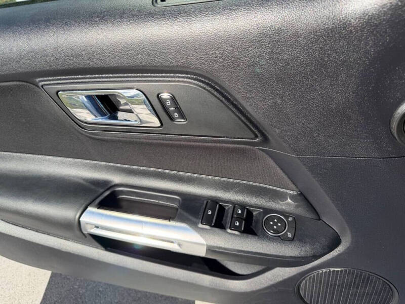 2015 Ford Mustang V6