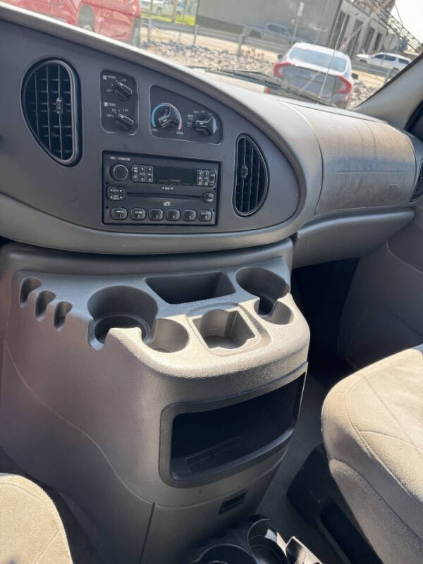 2005 Ford E-Series E-350 SD XLT