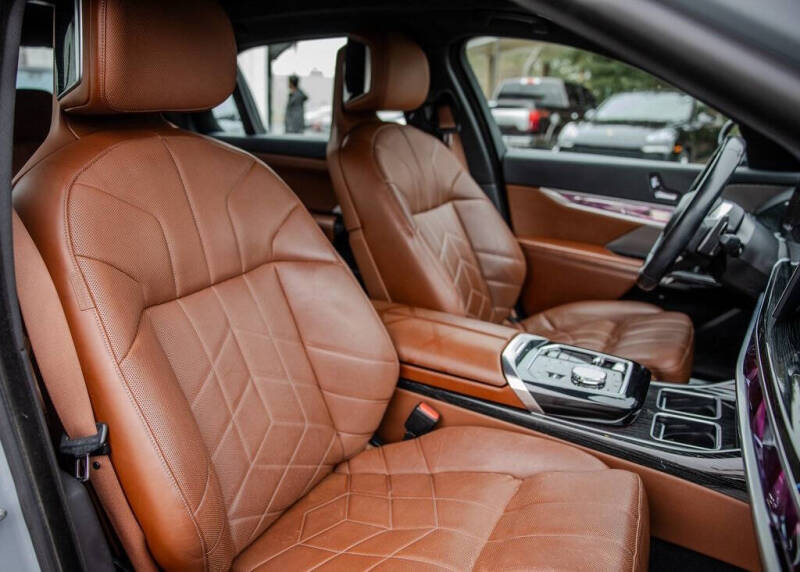 2023 BMW 7 Series 740i