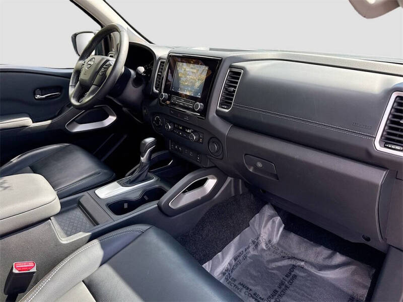 2024 Nissan Frontier SL