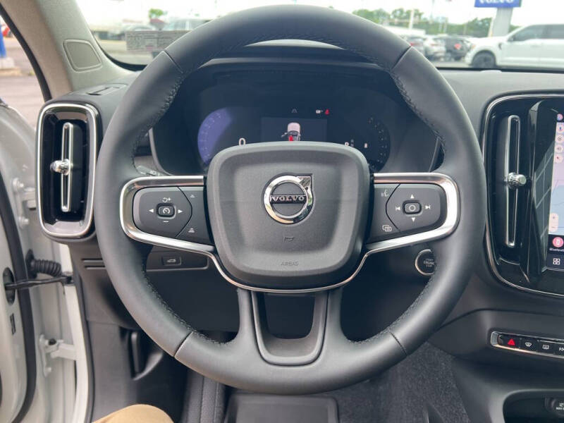 2026 Volvo XC40 B5 Plus