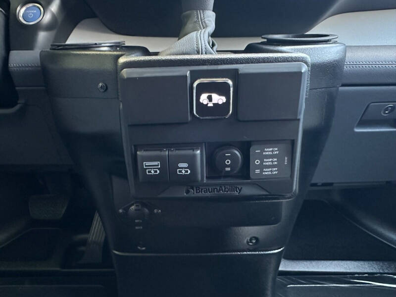 2023 Toyota Sienna LE 8-Passenger