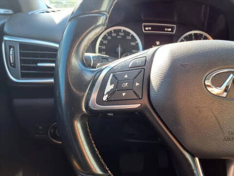 2017 Infiniti QX30 Premium