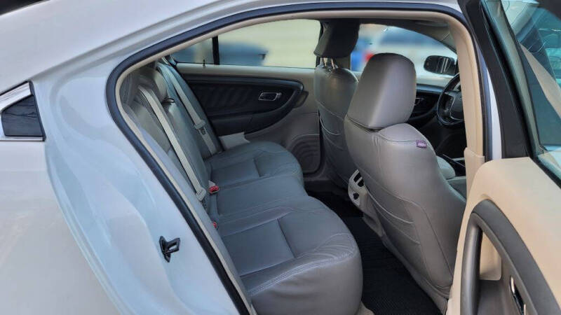 2011 Ford Taurus SEL