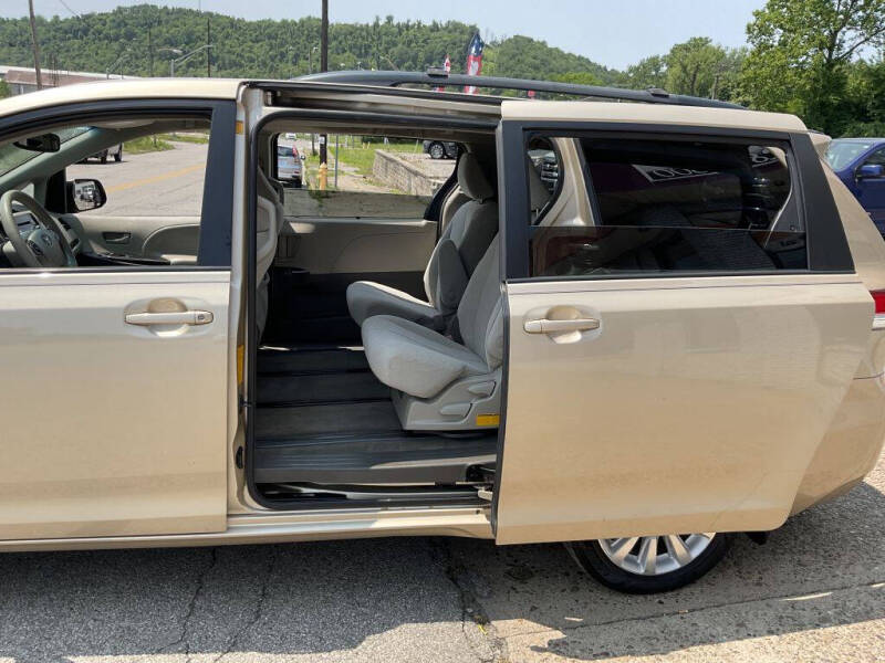 2011 Toyota Sienna LE 7-Passenger