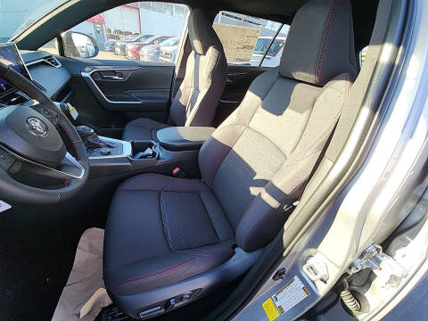 2025 Toyota RAV4 Plug-in Hybrid SE