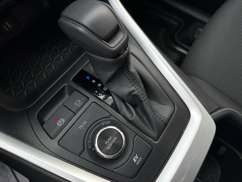 2025 Toyota RAV4 Hybrid LE