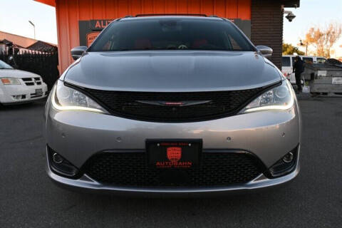 2020 Chrysler Pacifica Hybrid Limited Red S