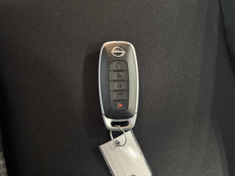 2025 Nissan Versa SR