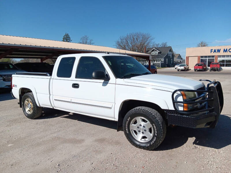 Used 2005 Chevrolet Silverado 1500 Z71 with VIN 1GCEK19B25E223595 for sale in Cambridge, NE