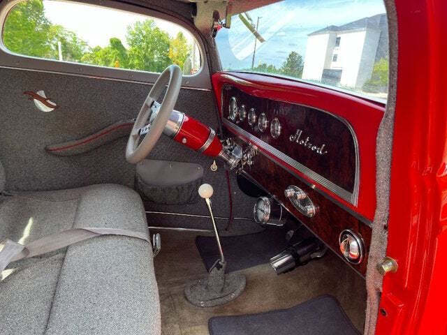 1934 Ford COUPE 26