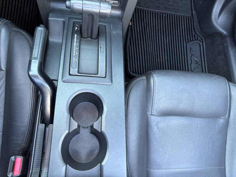 2005 Ford Mustang V6 Deluxe