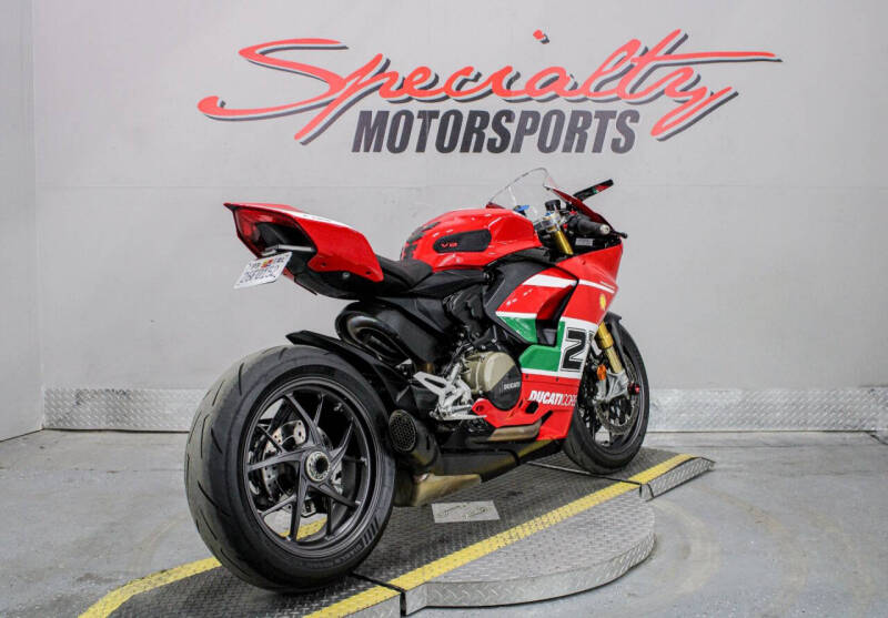 2023 Ducati Panigale V2