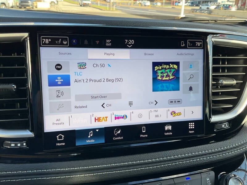 2026 Chrysler Pacifica Select